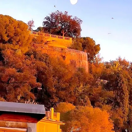Old Town Rossetti Gem, Rooftop ,waterfall View